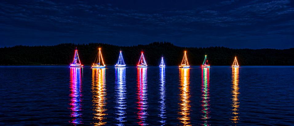 Spiegelung Boote im Wasser