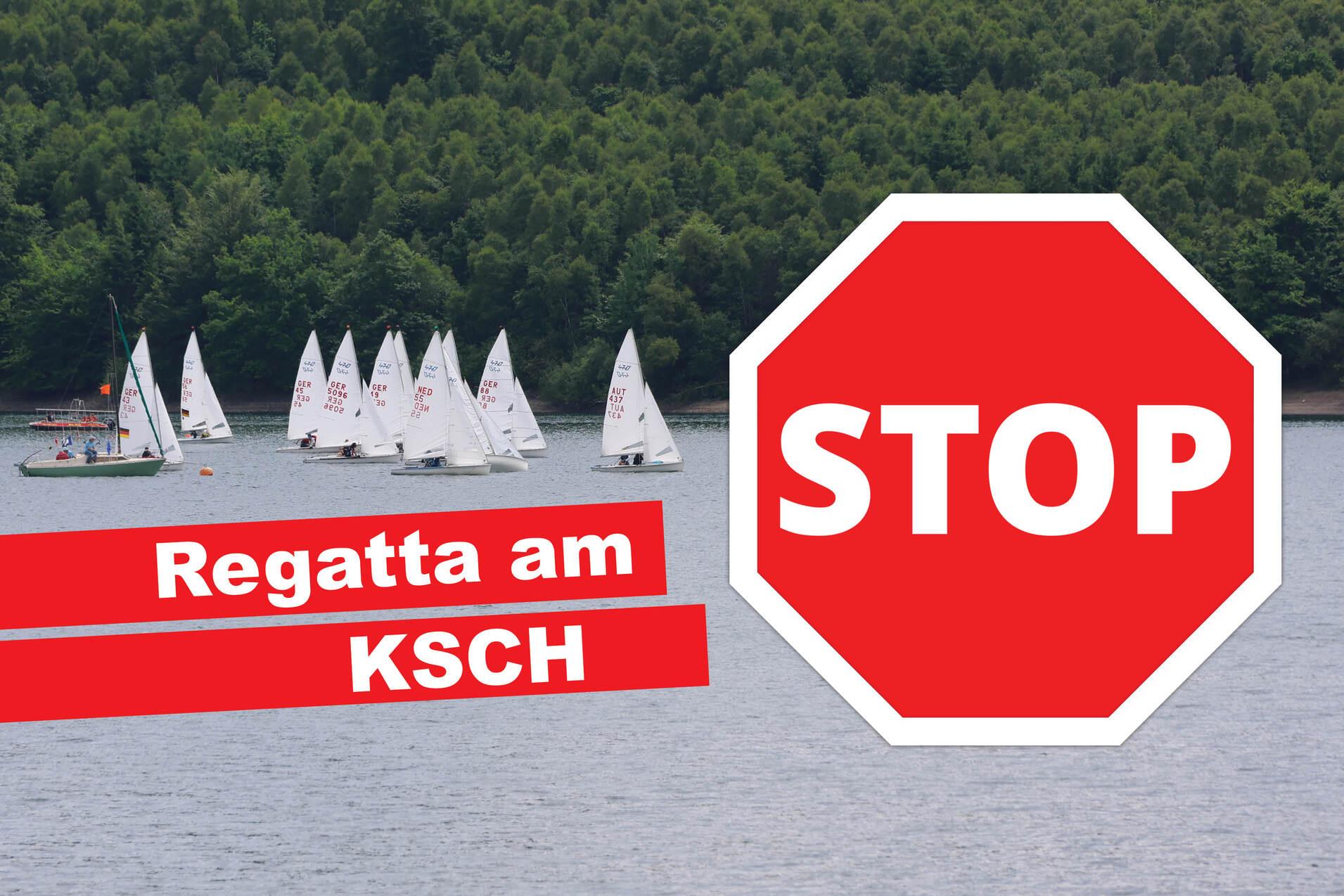 Regatta mit Segelbooten auf einem Gew&auml;sser, im Vordergrund ein rotes STOP-Schild und der Text &bdquo;Regatta am KSCH&ldquo;.